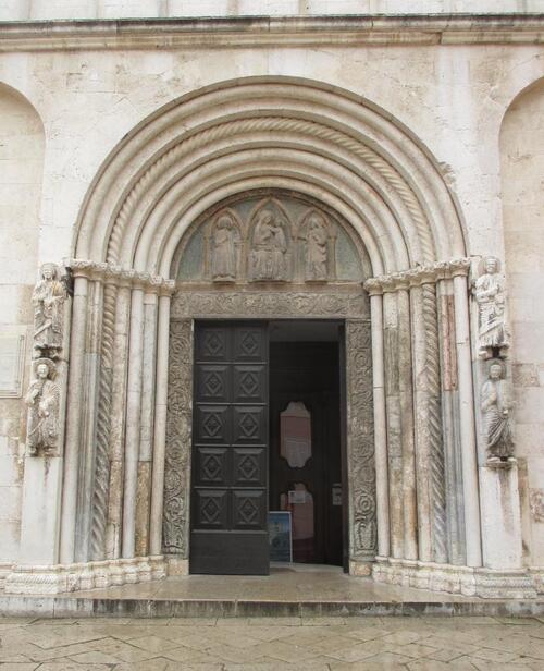 La cathédrale Sainte-Anastasie à Zadar