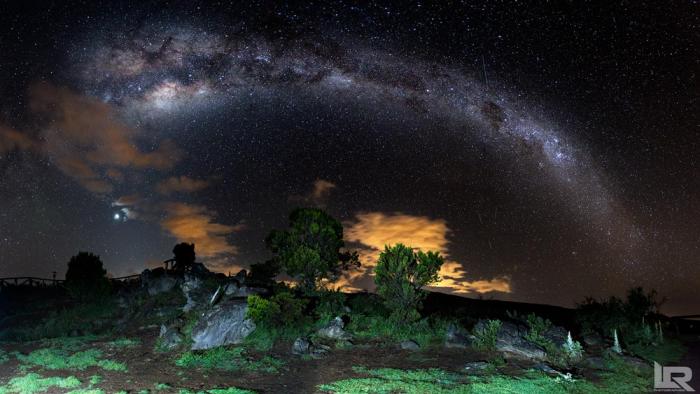 Balade Dans L'Île De La Reunion Voie Lactée Au-Dessus De L’Ile De La Réunion..