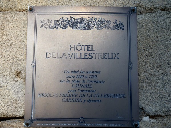 04 - Hôtel de la Villestreux (plaque)