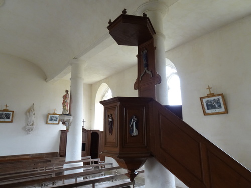 Villazes avec églises fortifiées dans les Ardennes (photos)