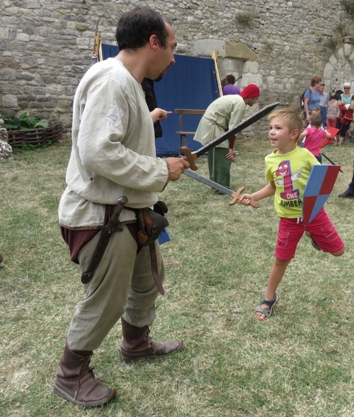 À Yèvre-le-châtel, fête médiévale