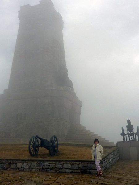 Jour 11 - Sommet de Stoletov - moi en bas du monument