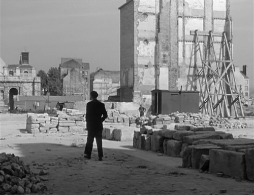 Un homme marche dans la ville, Marcel Pagliero, 1949