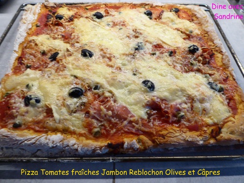 Une Pizza Tomates fraîches Jambon Reblochon