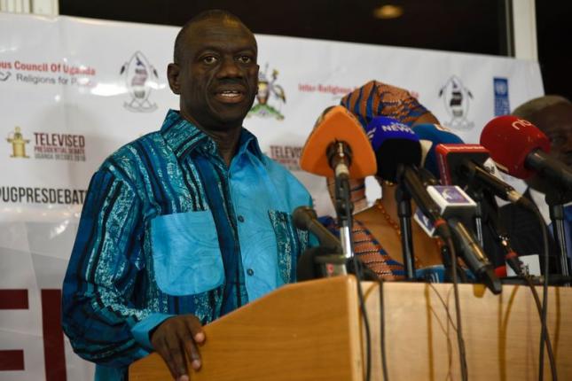 ISAAC KASAMANI / AFP L’opposant ougandais Kizza Besigye a été mis en examen pour trahison, le 13 mai.
