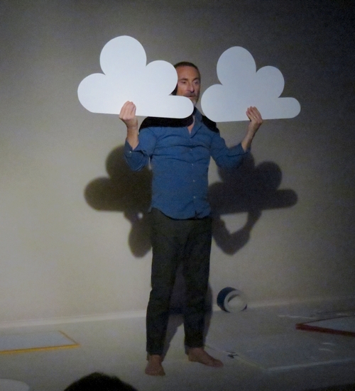"A l'ombre d'un nuage", un spectacle qui a ravi les tout petits, a été présenté salle Kiki de Montparnasse