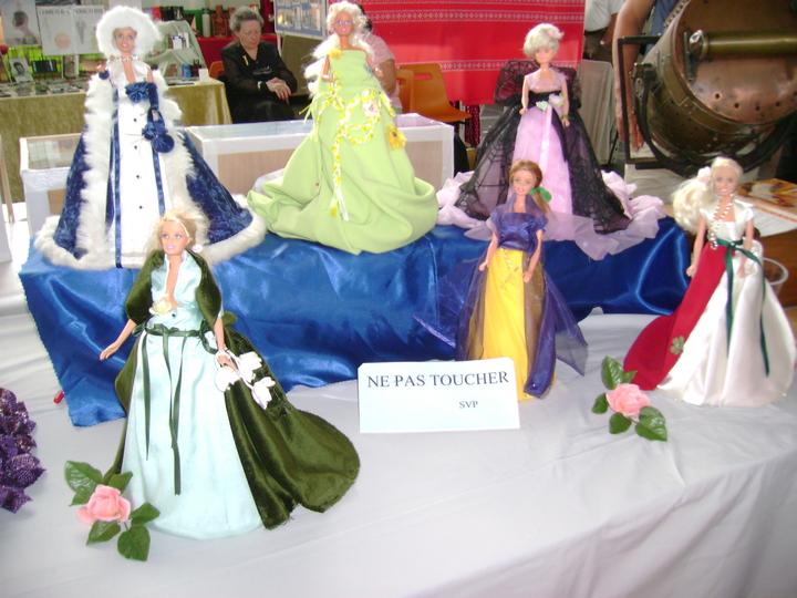 COLLECTION DE POUPEES AU FESTIVAL DES COLLECTIONNEURS DE ROCHECHOUART 87600