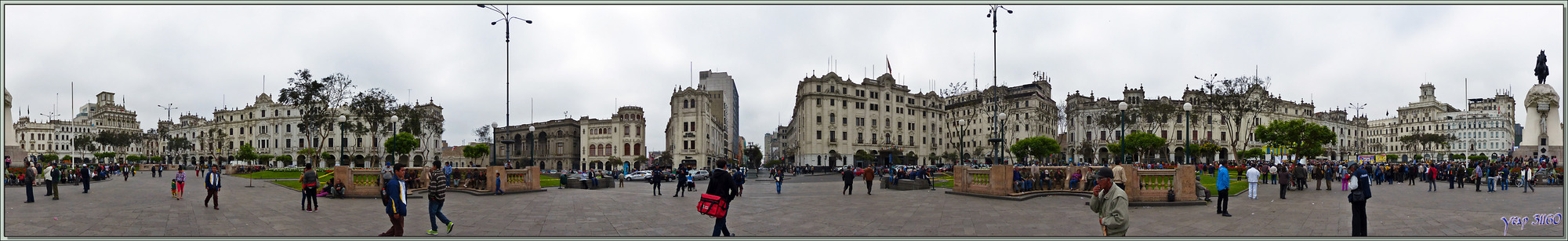 Balade le nez en l'air dans le Lima historique (Pérou) : Vue panoramique à 360° de la Plaza San Martin