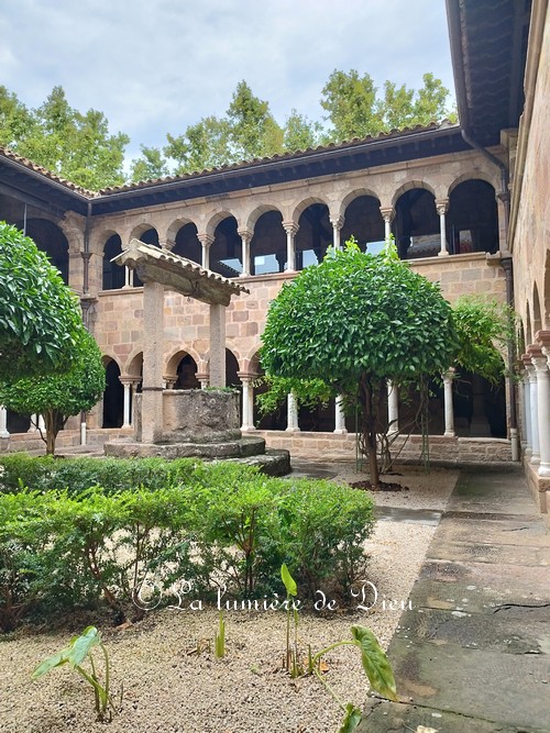 Fréjus, le cloître de la cathédrale saint Léonce