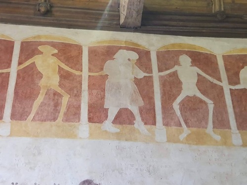 La danse macabre de la chapele Kermaria-an-Iskuit, près de Plouha (Côtes-d'Armor)