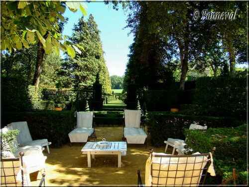 Les Jardins du Manoir d'Eyrignac le petit salon de l'Allée des Vases