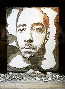 Vhils, artiste urbain, par Camila Nooagat.