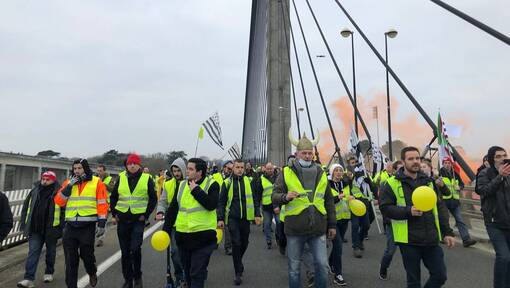 À Brest, 1 800 Gilets jaunes ont bloqué le pont de l’Iroise (OF.fr-5/01/19-18h15)