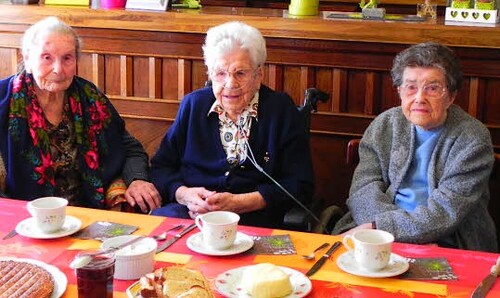 Rencontre de centenaires à Esquibien
