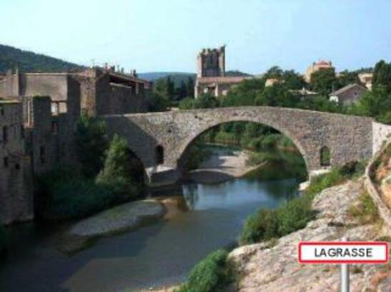 http://lancien.cowblog.fr/images/Paysages5/Lagrasse.jpg