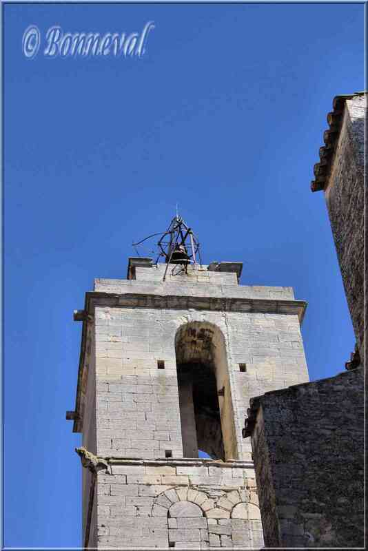 Gordes Vaucluse campanile clocher-beffroi Eglise Saint-Firmin
