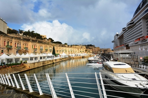 Balade sur le quai des Lascaris à La Valette