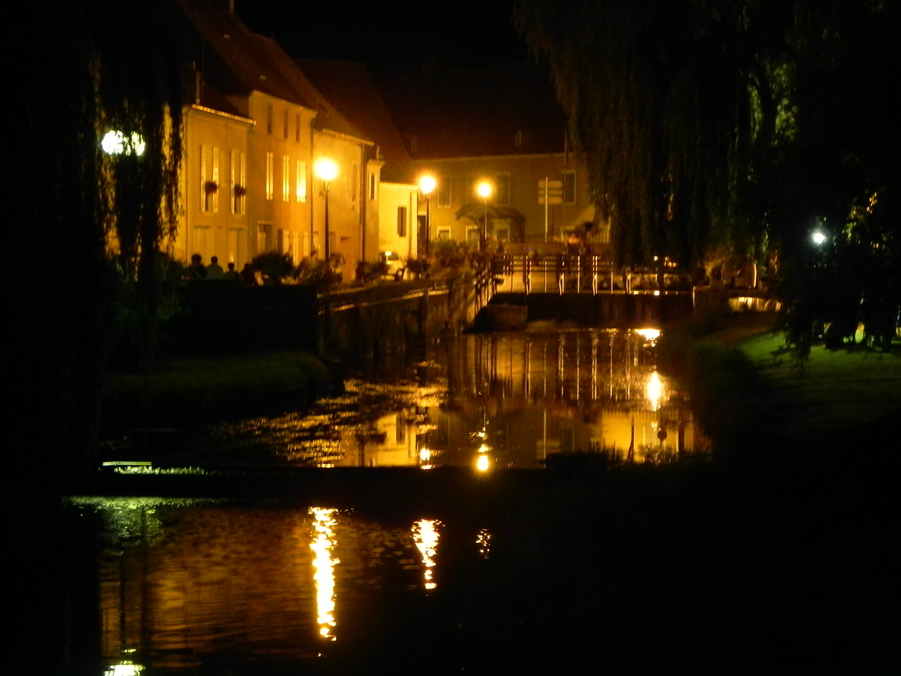 Charolles le soir de fête , dept 71