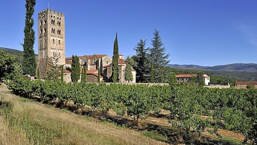 LE TOUR DE L&#39;ABBAYE DE SAINT-MICHEL DE CUXA - lindependant.fr