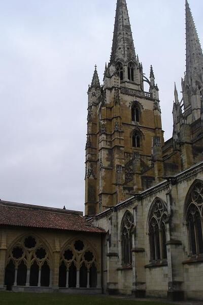 Autour de la cathédrale de Bayonne