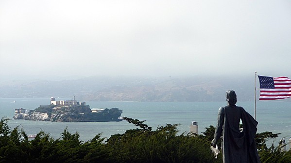 San-Francisco-Statue-Mme-Coit.jpg