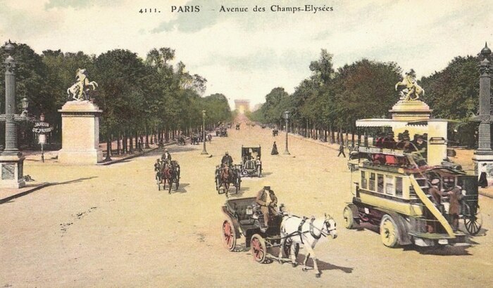 Paris. Avenue des Champs Elysées