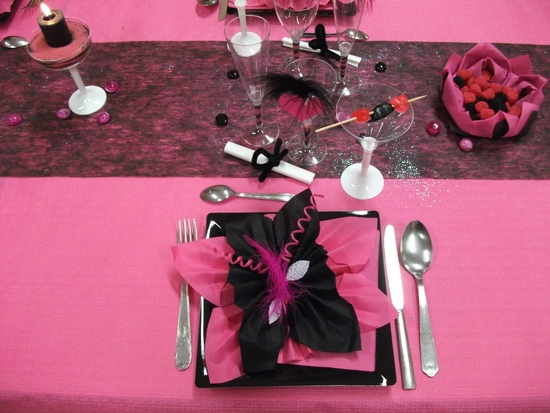 Nappe noire motif rose et violet - la petite nappe noire – Maryne Guyot  créations
