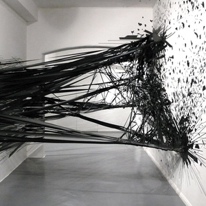 Monika Grzymala - Raumzeichnung, 2011, installation, ruban adhésif noir