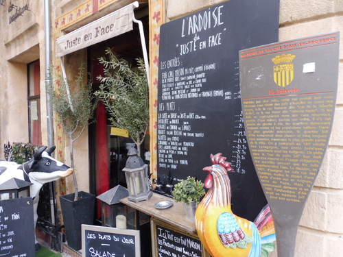 VISITE D'AIX: PLACE DES CARDEURS.