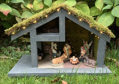 Une crèche de Noël en bois de palette