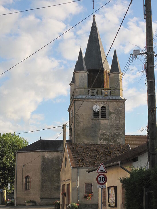 L'église Saint-Pierre-Saint-Paul avec ses cinq clochers.