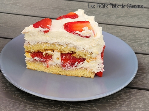 Gâteau génoise aux fraises 