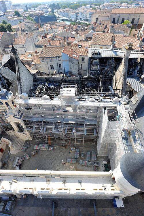 Incendie à la Mairie de La Rochelle