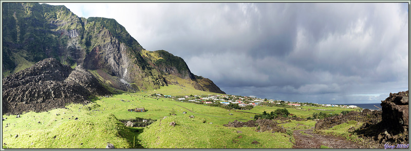 Au début de l'ascension, nous suivons une piste ouverte dans la coulée de lave résultant de l'éruption de 1961 - Edinburgh of the Seven Seas - Tristan da Cunha