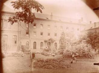 Monastère des Augustines fondée en 1875 : Saint-Amand-les-Eaux