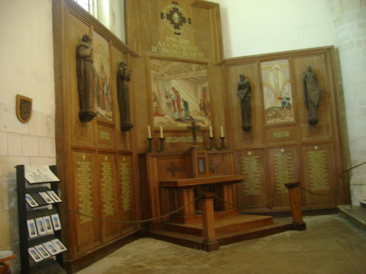 L'EGLISE DE SAINT MARTIN DE RE . CHARENTE MARITIME .