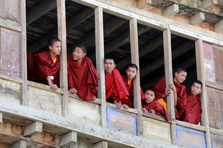 Vie dans la ville de Lo-Manthang, moines dans le Palais Royal