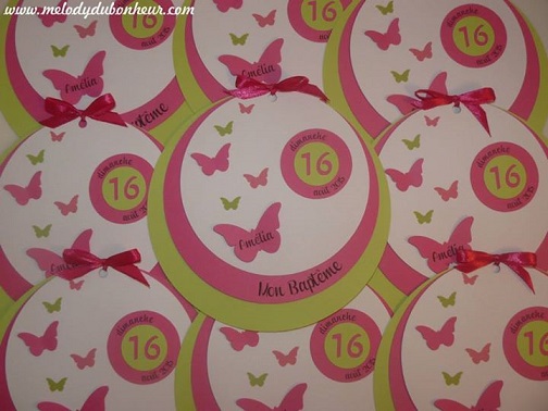 Faire part rond baptême papillon rose fuchsia et vert anis