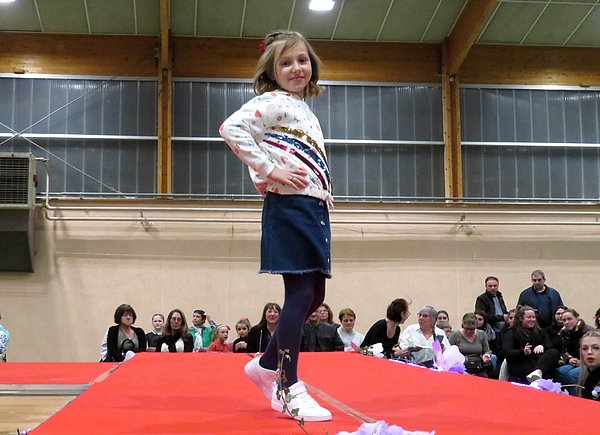 La   "Fashion Week"  réalisée par les élèves de Terminale de la section commerce du Lycée Saint-Vincent de Châtillon sur Seine a eu un très grand succès.