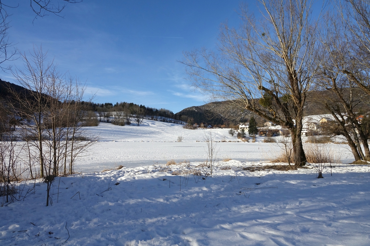 Le lac de La Thuile sous la neige