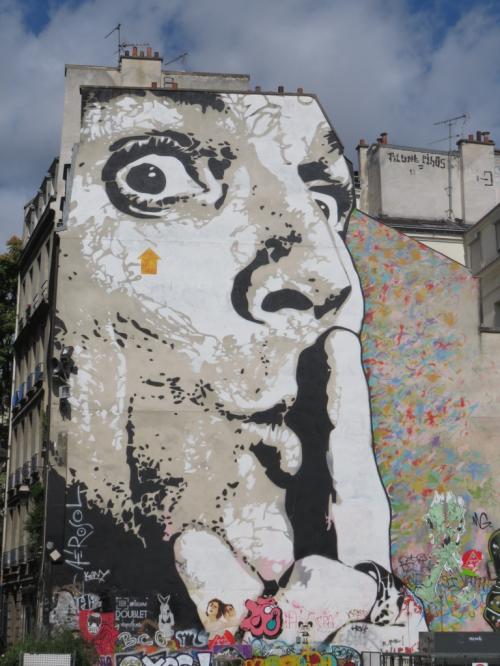 Art éphémère ou non, à Beaubourg, sur les murs et trottoirs