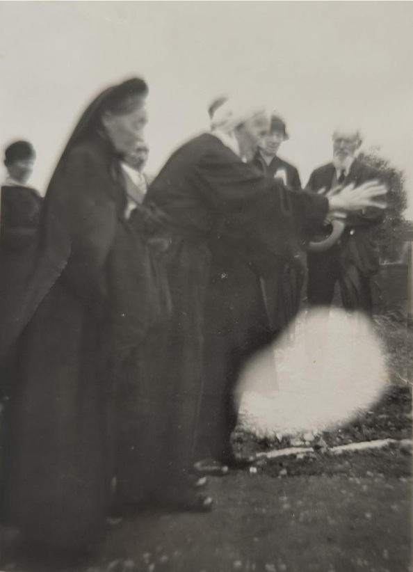 Photo de Mère portant la coiffe blanche un 25 juin (Archives du Temple de Retinne)