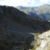 De la Brèche de Moundelhs (2266 m), descente sur le versant Ouest