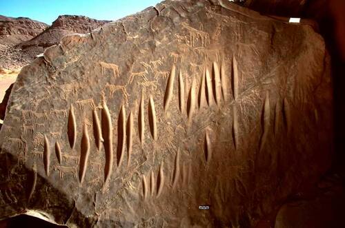 Des traces énigmatiques dans la pierre