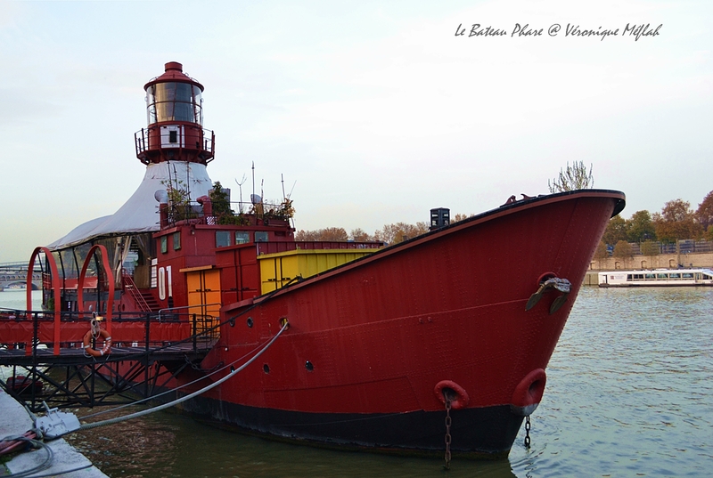 Port de la Gare, Paris 13ème :  Bateau-feu ou bateau-phare