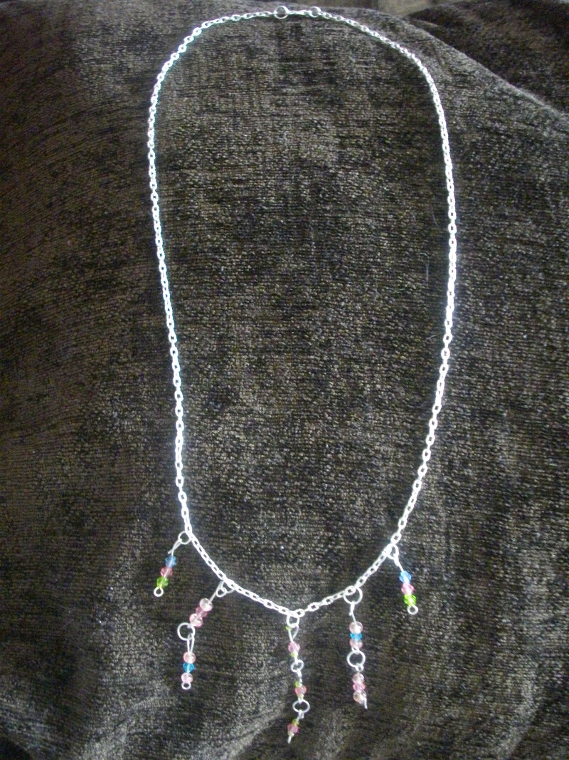 Joli collier avec petites perles