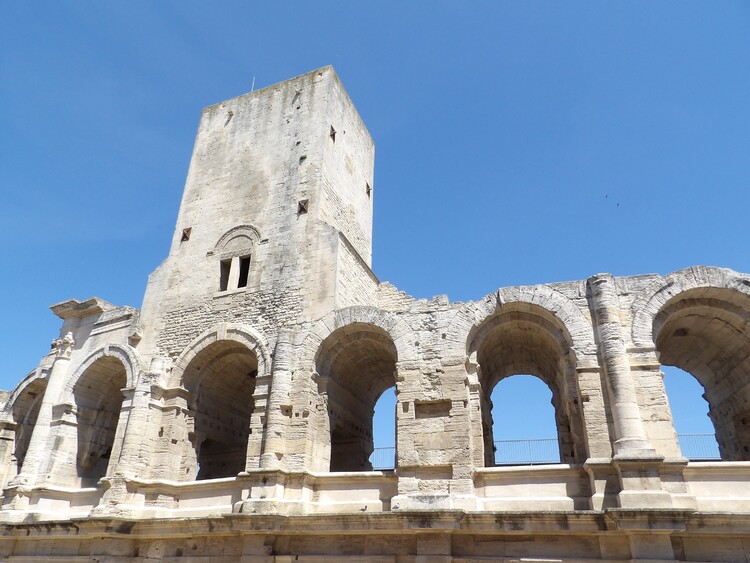 Arles..