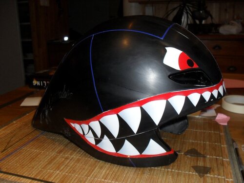 casque aéro requin