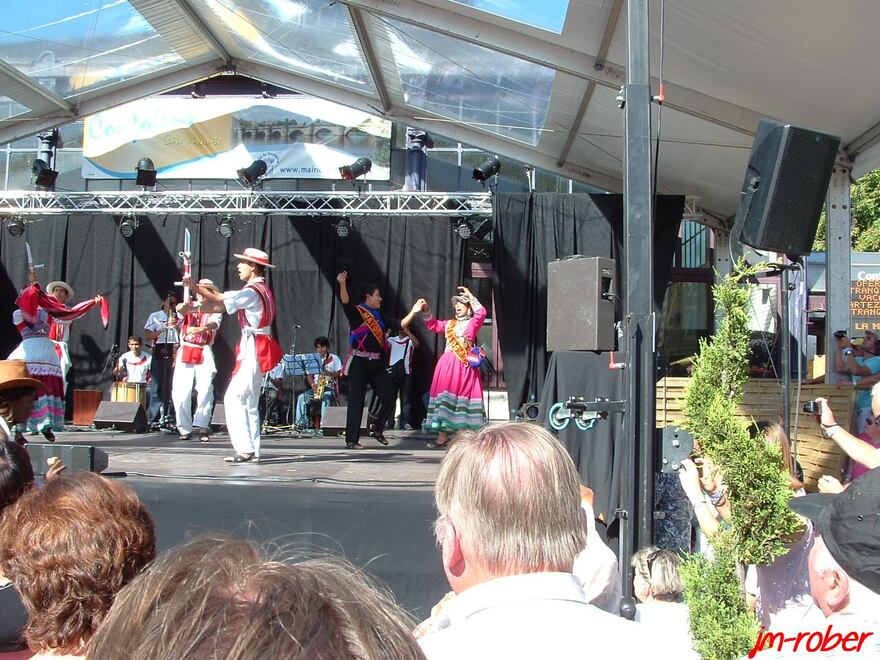 56e Festival de Confolens « ville en fête (2) » de ce jeudi 15 Août 2013, un voyage folklorique sur le monde.