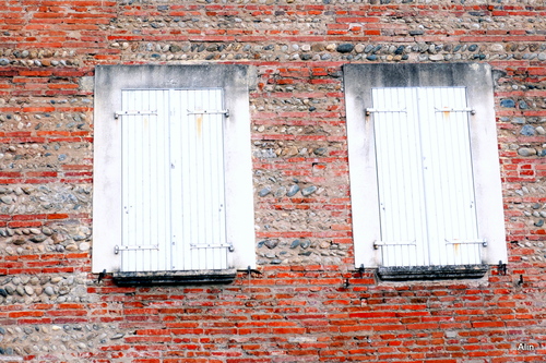Mur et fenêtre